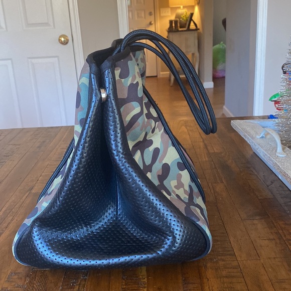 PreneLove Large Tote with Change purse EUC Camouflage Spacious Bag - Picture 3 of 9